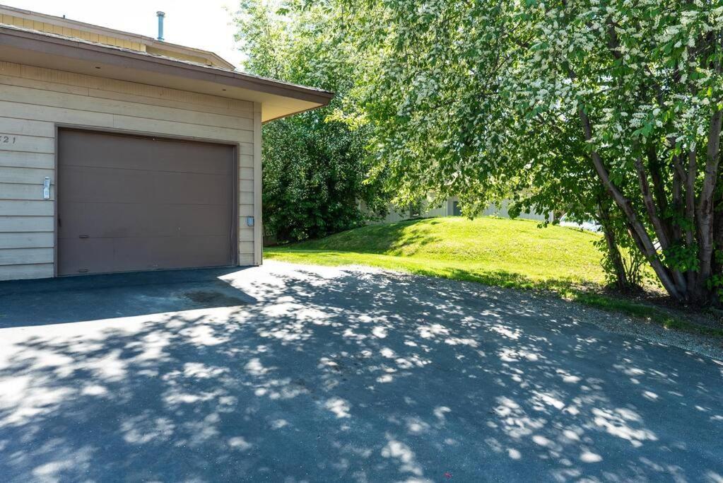 Moose Meadows- Near The Airport, Centrally Located Anchorage Exteriör bild