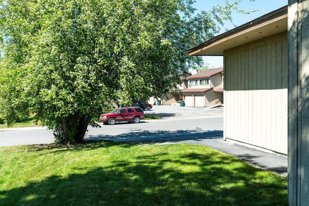Moose Meadows- Near The Airport, Centrally Located Anchorage Exteriör bild